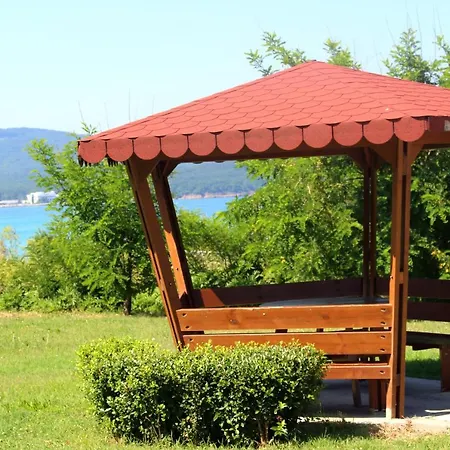 Marinovi Πανσιόν